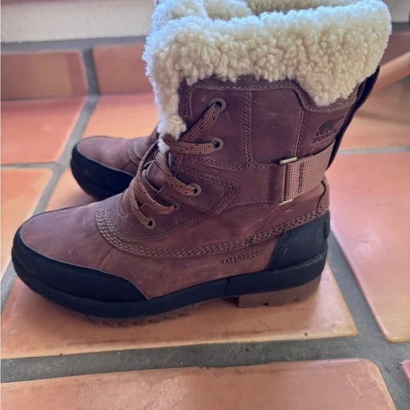 Sorel Tivoli IV Winter Boots with Faux Fur - Picture 4 of 8
